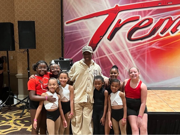 Premiere dancers posing with a guest master-class teacher.